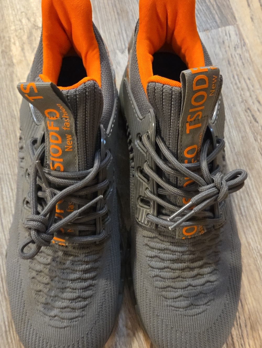 Tsiodfo Men's Grey Athletic Sneakers with Orange Lining Sz 40 Sz. 7-7.5